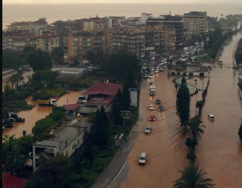 Τουρκία: Σαρωτικές πλημμύρες και κατολισθήσεις πλήττουν την Αττάλεια – Σε κίτρινο συναγερμό τέθηκαν 22 επαρχίες