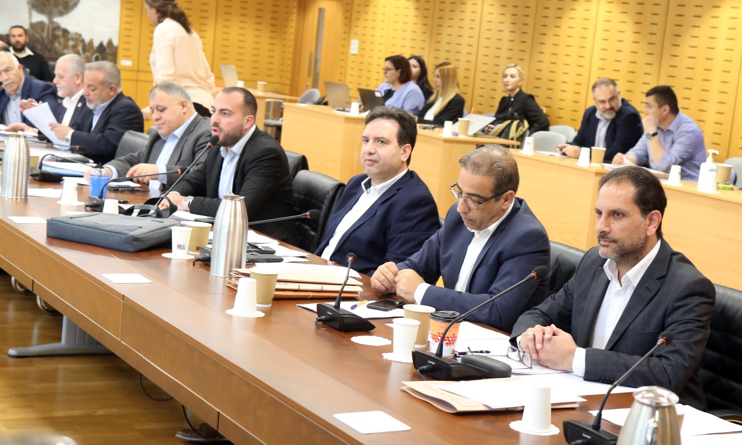 Πλειοψηφία στη Βουλή για να «κοπεί» ο φόρος στα Ταμεία Προνοίας – Τι τους είπε η Έφορος