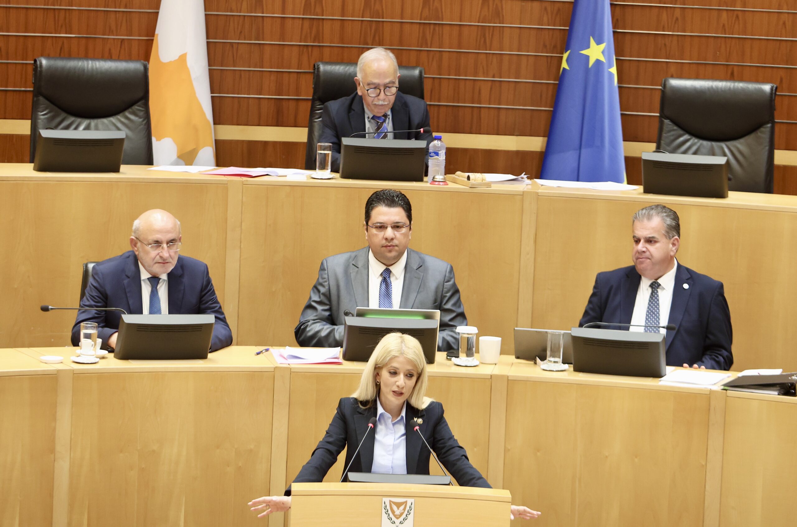 Έκοψε… αέρα το ψαλίδι της Βουλής – Από τα 13.7 δισ. του προϋπολογισμού, διέγραψαν μόλις 10.2 εκατ.