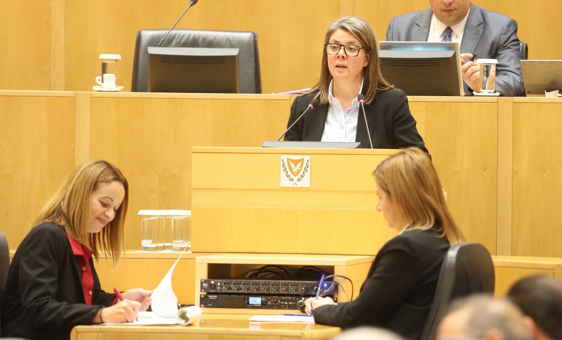 Έγινε το «έλα να δεις» στη Βουλή για τα φορολογικά: Διαξιφισμοί βουλευτών ΔΗΣΥ και ΔΗΚΟ με ΑΚΕΛ – Ακούγονταν οι φωνές μέχρι έξω