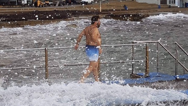 Χριστούγεννα μέσα στη θάλασσα της Κάτω Πάφου