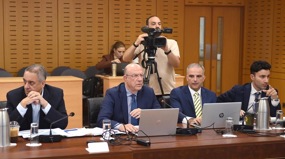 Αλλάζουν τα φώτα σε αφορολόγητο και σε εκπτώσεις