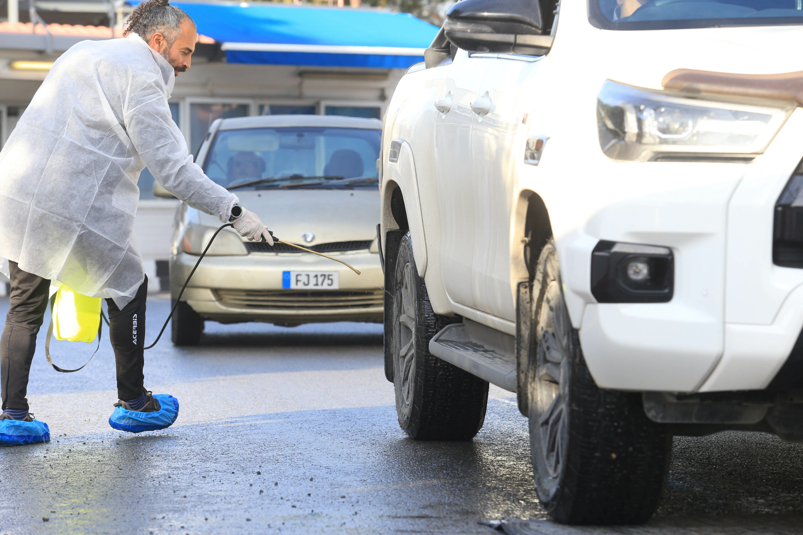 Εξετάσεις για αφθώδη πυρετό σε φάρμες στην Πράσινη Γραμμή – Μελετούν την προμήθεια φορητού εξοπλισμού καθαρισμού και απολύμανσης τροχοφόρων