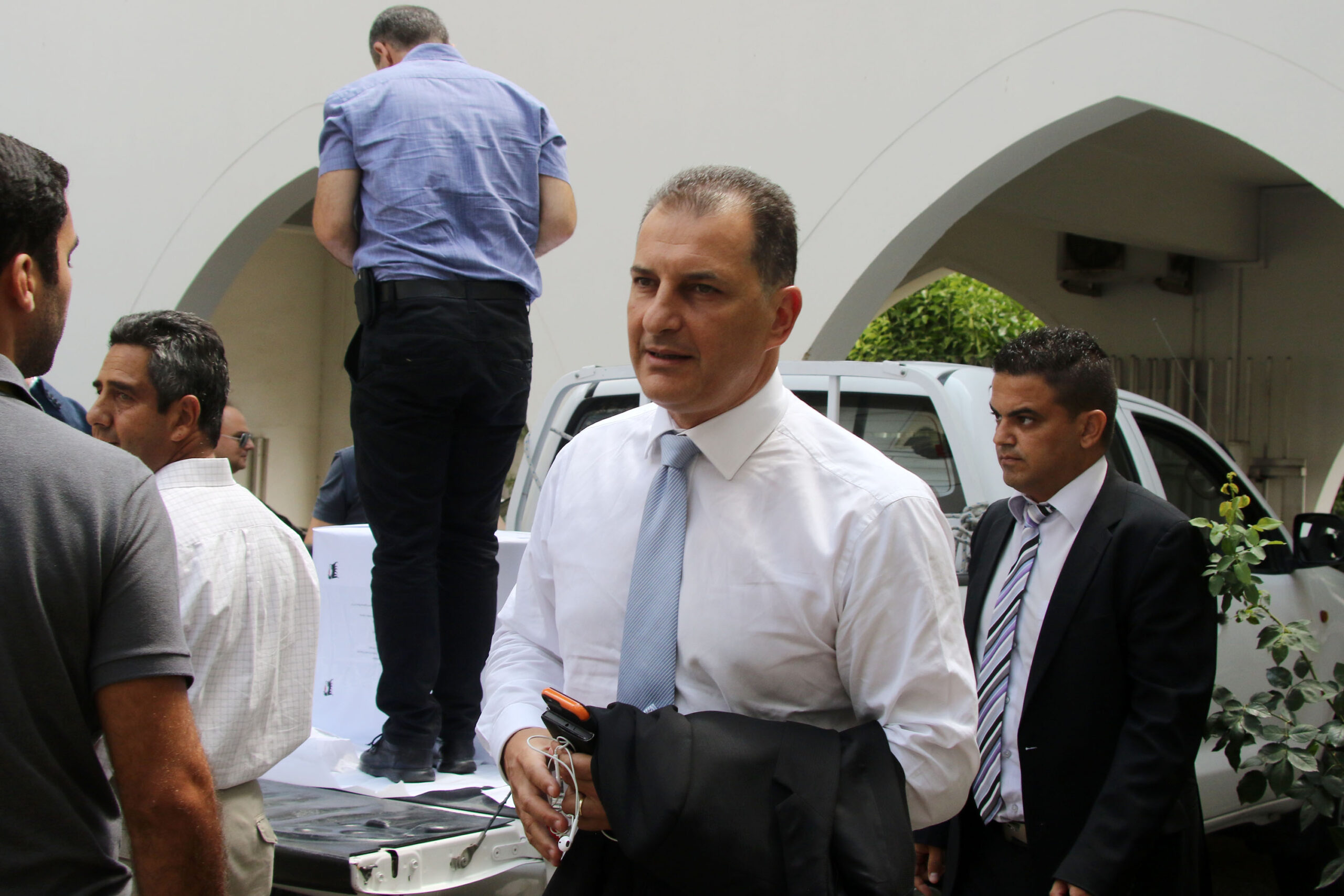 Ο Λακκοτρύπης πληρώθηκε για τη συμμετοχή του στο βίντεο! Κύριε ελέησον!