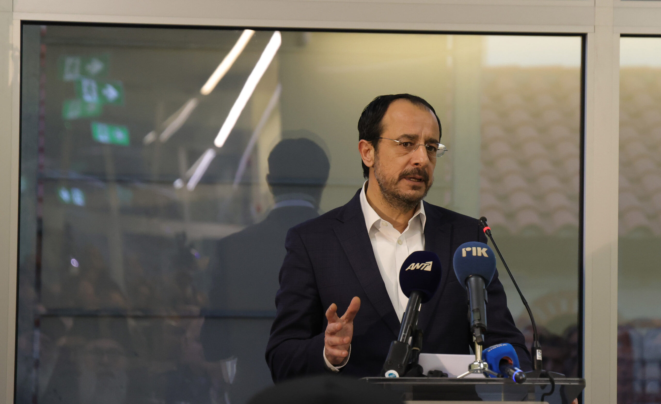 Πολιτικά μποφόρ «EmilyThompson» – Ο Πρόεδρος κάλεσε όποιον έχει στοιχεία να τα καταθέσει – Τα κόμματα επιμένουν σε υψηλούς τόνους