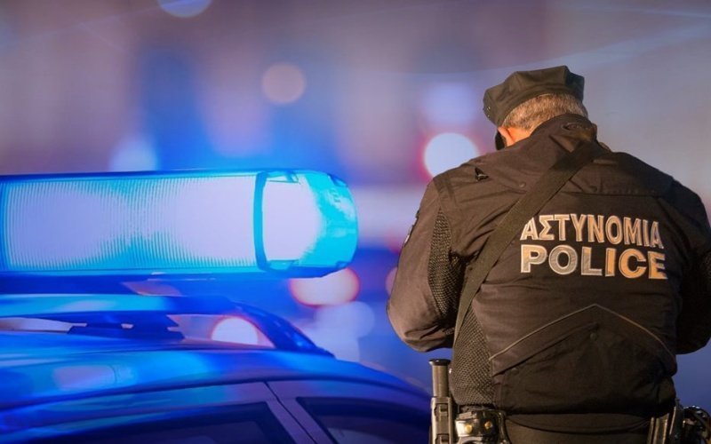 Έφοδος Αστυνομίας σε κουρεία και εστιατόρια αλλοδαπών: Συλλήψεις, πρόστιμα, άδειες και αδήλωτη εργασία