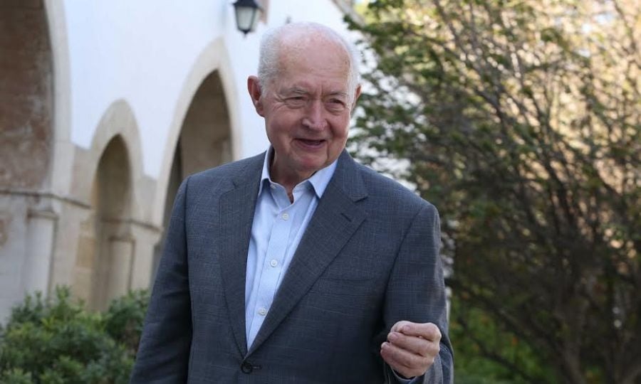 Μουσταφά Ακιντζί, Ερσίν Τατάρ και Οζντίλ Ναμί αποχαιρετούν τον Γιώργο Βασιλείου