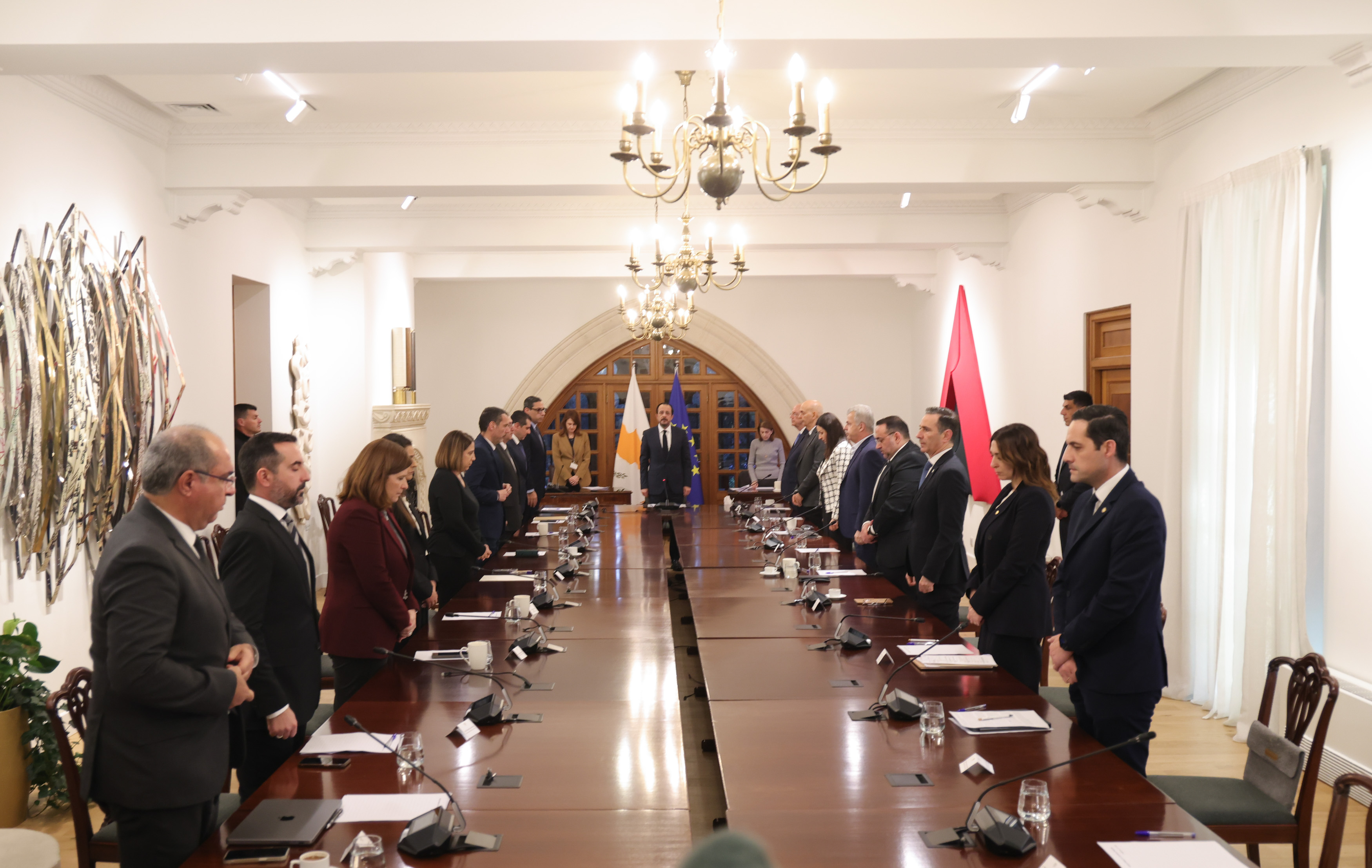 Έκτακτο Υπουργικό Συμβούλιο για τον θάνατο του Γιώργου Βασιλείου: Με τιμές εν ενεργεία Προέδρου η κηδεία – Δημόσια αργία το Σάββατο