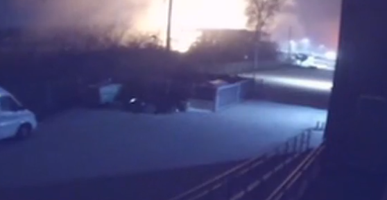 Έκρηξη στη Βιολάντα: Η στιγμή που το εργοστάσιο των Τρικάλων τινάζεται στον αέρα