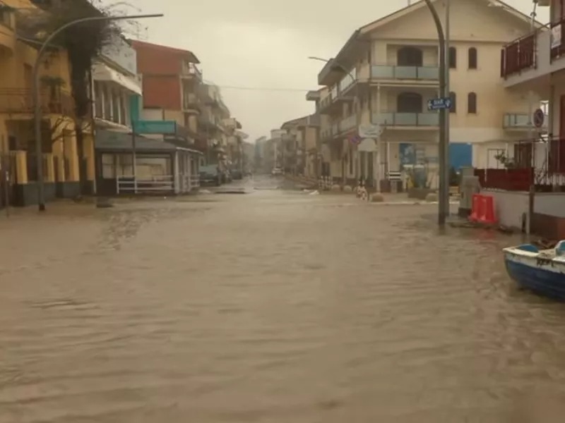 Cyclone Harry Hits Sicily: Massive Waves Flood Cities