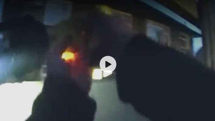 Αστυνομικός στη Βρετανία στο εδώλιο για χρήση taser που άφησε τετραπληγικό 61χρονο – Η κλήση για διάρρηξη και η πτώση