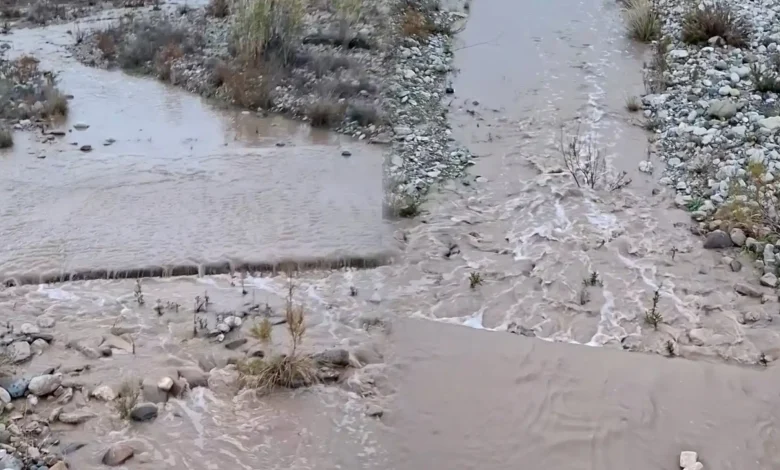Ελπίδα για τα υδατικά αποθέματα: Ξανά σε ροή ο Ξερός ποταμός στη Νατά – Συγκρατημένη αισιοδοξία για το φράγμα Ασπρόκρεμμου