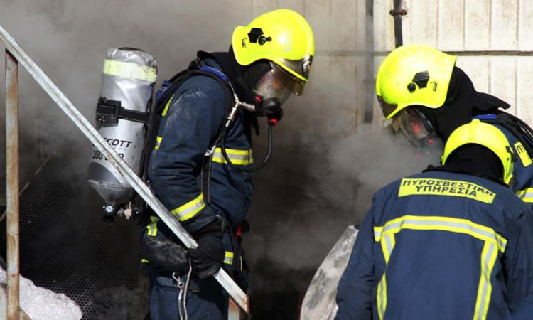 Της έδωσαν ποδίνες πυρόσβεσης 3 νούμερα μεγαλύτερες – Αποζημιώσεις σε γυναίκα μέλος της Πυροσβεστικής για διάκριση λόγω φύλου