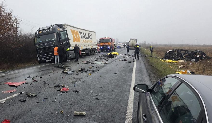 Τραγωδία στη Ρουμανία: Επτά νεκροί σε θανατηφόρο δυστύχημα με οπαδούς του ΠΑΟΚ – Βίντεο σοκ από τη στιγμή της σύγκρουσης (σκληρές εικόνες)