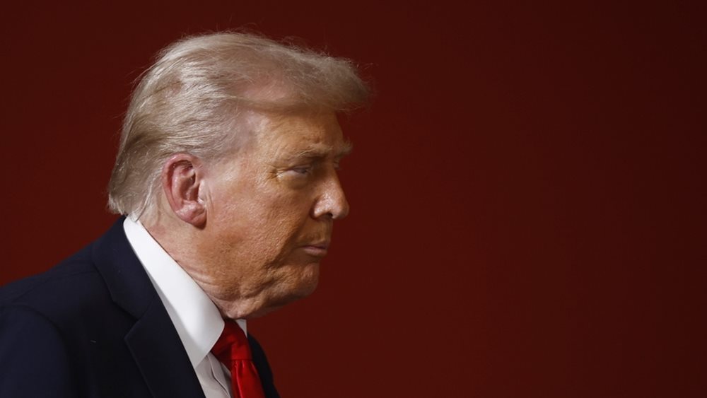 Ποιες οι επιπτώσεις των νέων δασμών Τραμπ – Πώς θα απαντήσει η Ευρώπη