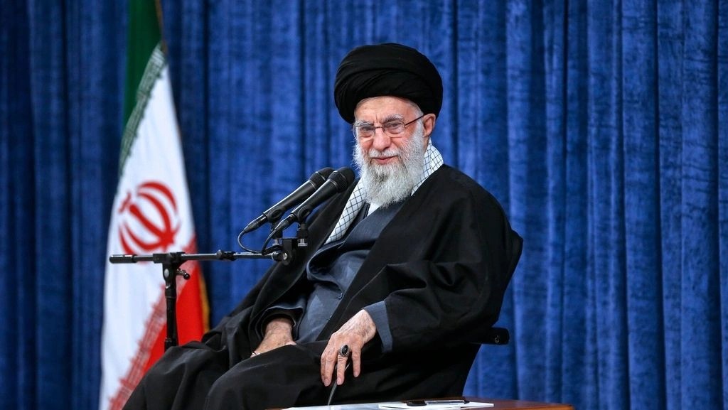 Χαμενεΐ: Με την πλάτη στον τοίχο αλλά ανυποχώρητος – Ο Παχλαβί και οι άλλοι πιθανοί ηγέτες του Ιράν