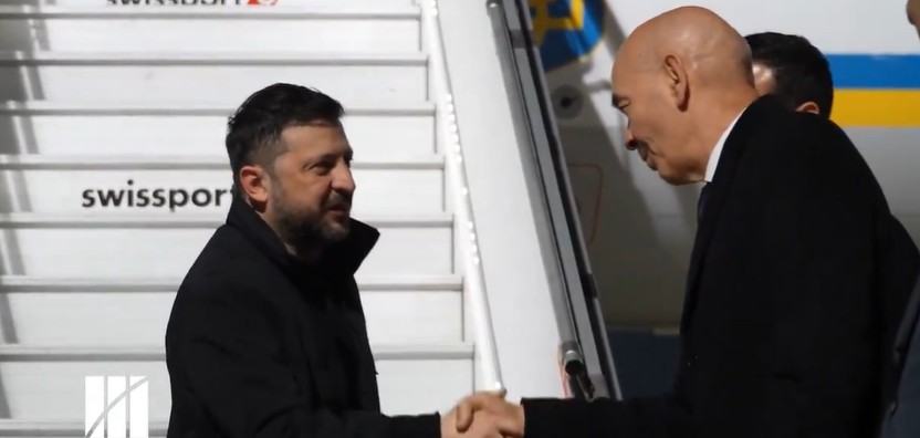 Πάτησε Κύπρο ο Ζελένσκι – Συναντήσεις με Χριστοδουλίδη και Αρχιεπίσκοπο – Βίντεο από την άφιξη του