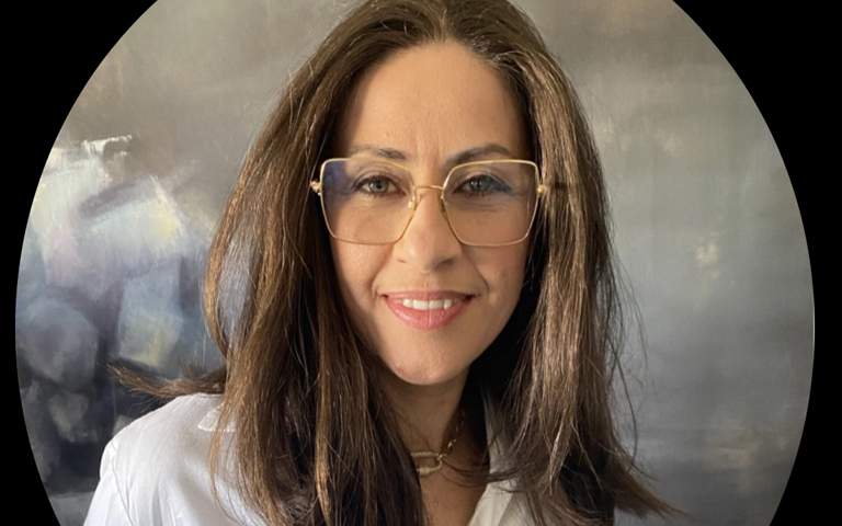 Η γλώσσα δεν είναι ουδέτερη: γιατί έχει σημασία πώς μιλάμε για τα άτομα με αναπηρία