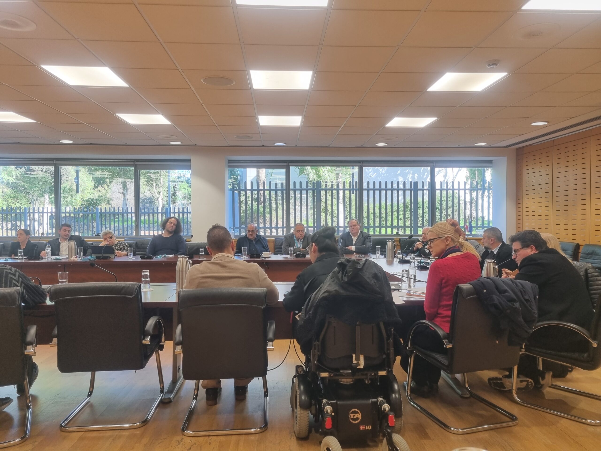 «Να παρακαλάς να τελειώσεις το σχολείο…», έλεγαν σε ΑμεΑ στην Ειδική Εκπαίδευση – Σήμερα με δύο μεταπτυχιακά, συγκλόνισε τη Βουλή για το προβληματικό σύστημα