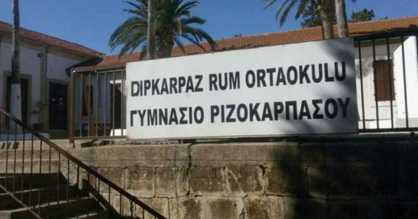 Λίγη ανθρωπιά θα οικοδομούσε εμπιστοσύνη, παρά ένα οδόφραγμα