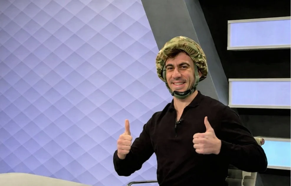 Φειδίας Παναγιώτου: Φόρεσε στρατιωτικό κράνος και ανακοίνωσε υποψηφιότητα για τις βουλευτικές εκλογές – Τι θα γίνει με την έδρα του στο Ευρωκοινοβούλιο αν εκλεγεί