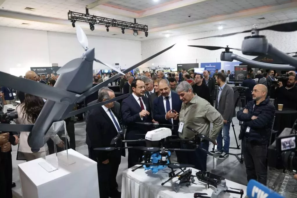 Θέλει να δει έργα από την κυπριακή Αμυντική Βιομηχανία ο Πρόεδρος Χριστοδουλίδης – Στόχος διψήφια συμβολή στο ΑΕΠ της χώρας