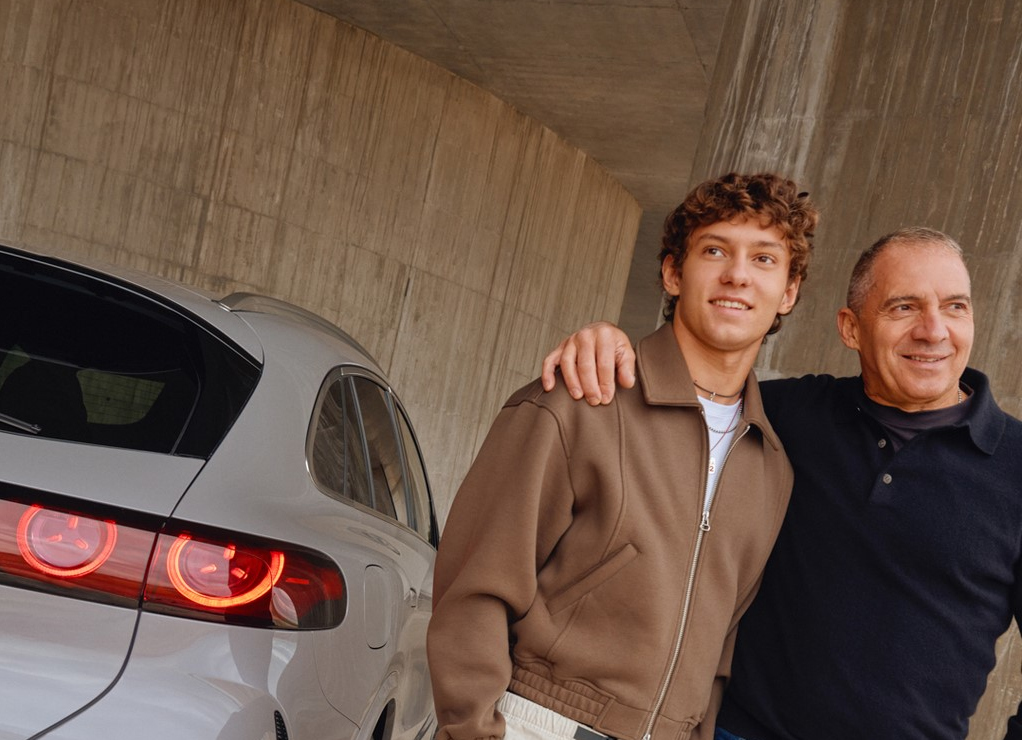 Kimi Antonelli και Mercedes-Benz GLC σε μια καμπάνια με ανθρώπινο χαρακτήρα