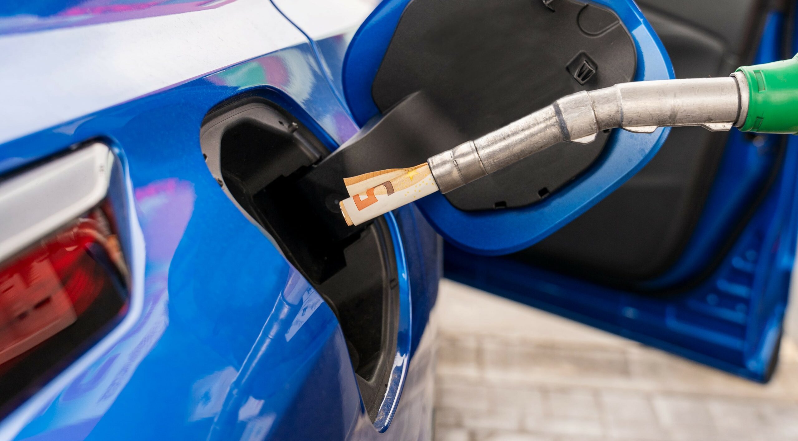 AKEL Leader Criticizes Fuel Prices, EU's Obsession with Russia, and Trump