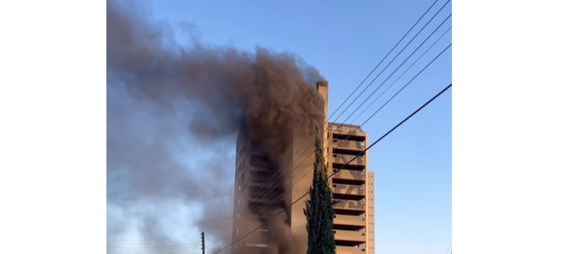 Πυρκαγιά σε εγκαταλελειμμένη πολυκατοικία στη Λεμεσό – Δείτε βίντεο