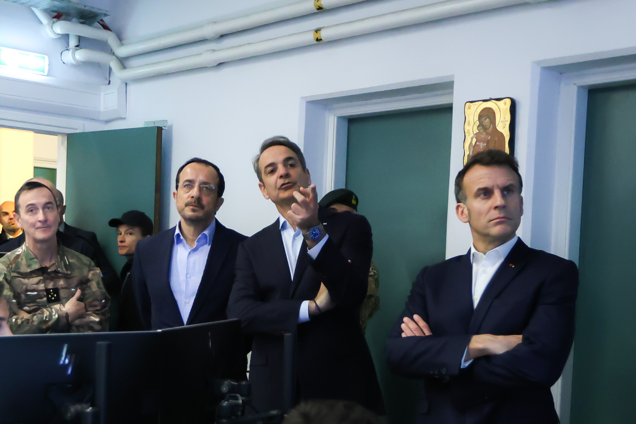 Είναι ευρωπαϊκά σύνορα και προστατεύονται. Κοπιάστε κι εσείς, κ. Ερχιουρμάν