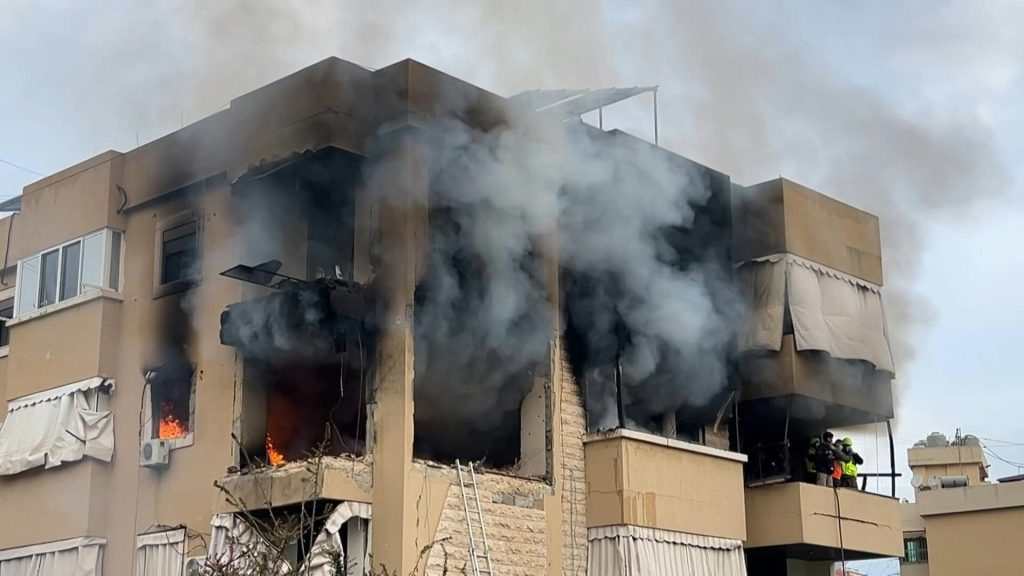 Λίβανος: Τέσσερις νεκροί από ισραηλινό βομβαρδισμό πολυκατοικίας στα περίχωρα της Σιδώνας – «Αυτό που έκαναν είναι σφαγή»