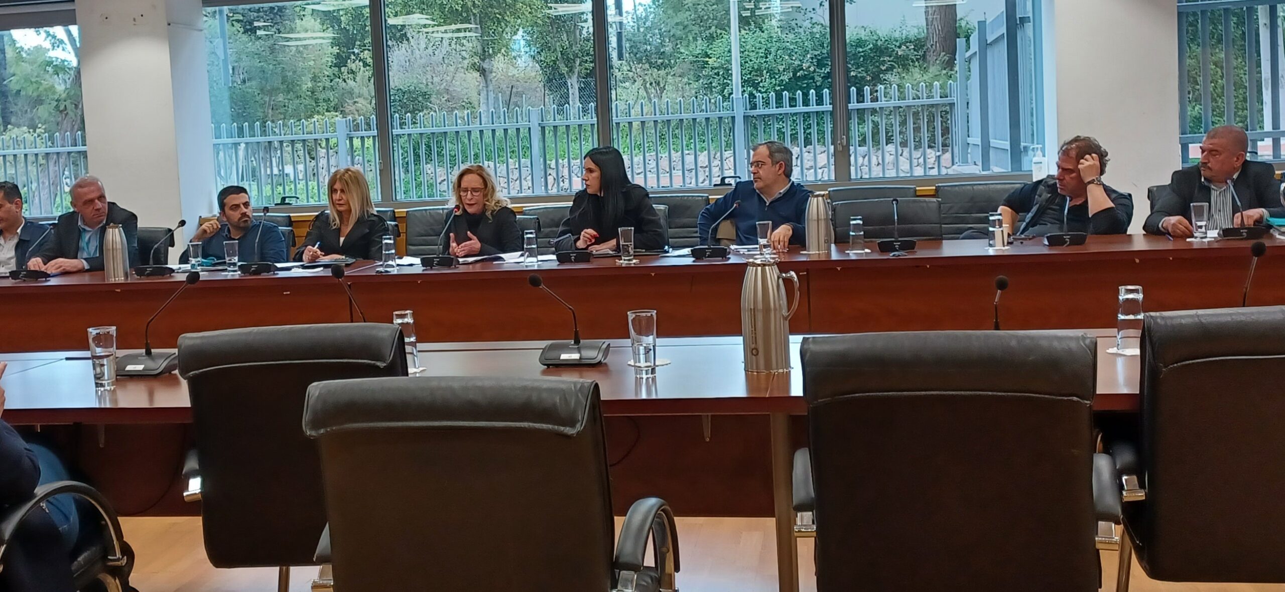 Δεν είσαι η μόνη που έχεις παιδί στο χώμα, είπαν στην μάνα του Κυριάκου Όξινου – Κατήγγειλε στη Βουλή ότι εταιρείες δεν ενημερώνουν για τον τύπο αερόσακων που αλλάζουν