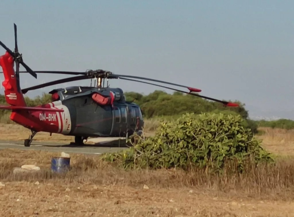 Έφθασαν Πάφο τα πυροσβεστικά ελικόπτερα για το καλοκαίρι