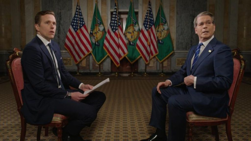 «Ο πρόεδρος σε θέλει αμέσως»: Η στιγμή που ο Σκοτ Μπέσεντ εγκαταλείπει συνέντευξη για τον Τραμπ και γυρίζει με τρεμάμενη φωνή