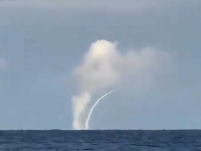 Βίντεο με εκτόξευση πυραύλων από υποβρύχιο που φέρεται να βρισκόταν βόρεια της Κύπρου – Τι λένε στα κατεχόμενα