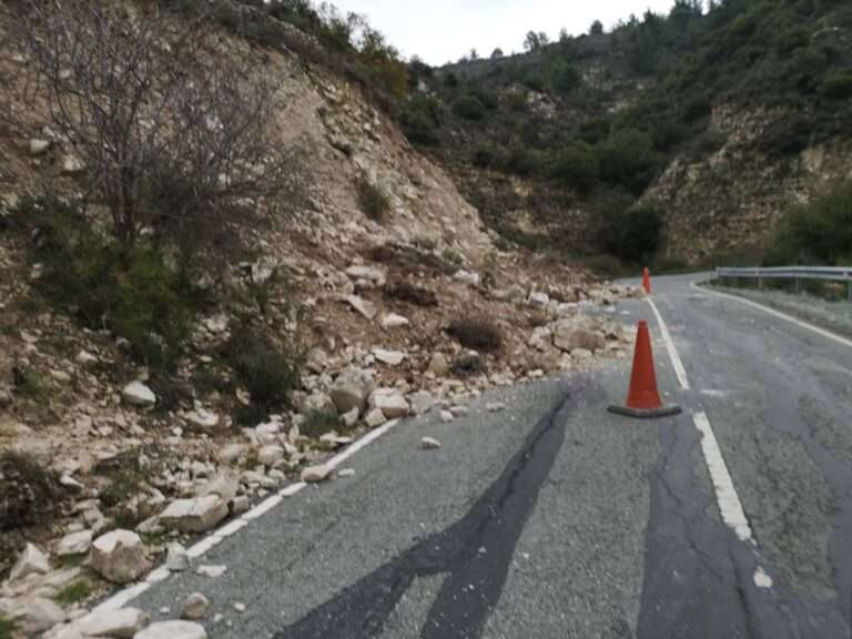 Οδηγοί προσοχή: Κλειστός ο δασικός δρόμος Κάμπου-Κάτω Πύργου λόγω κατολισθήσεων