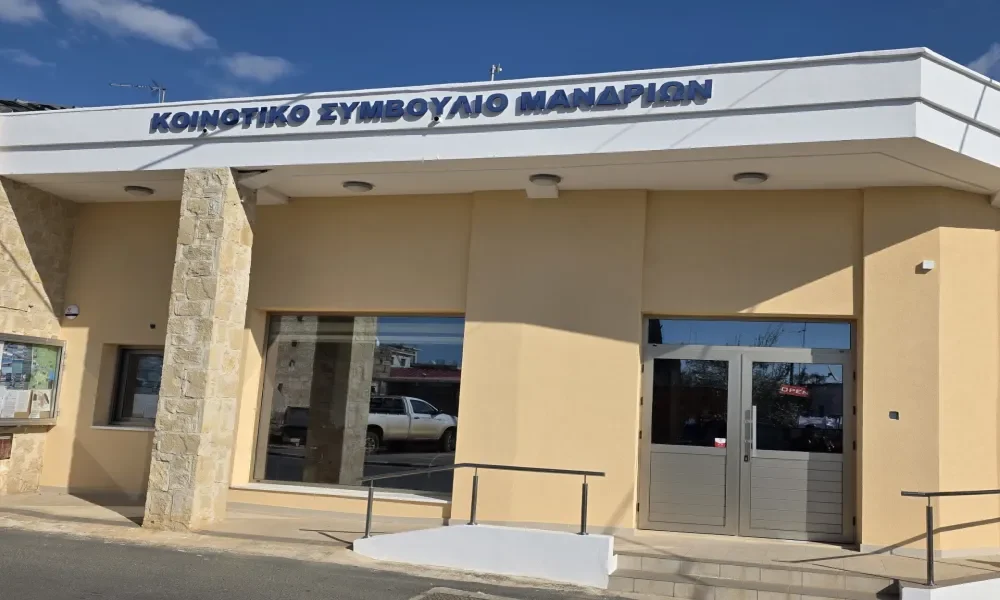 Κοινότητα Μαντριών: Όλοι οι κάτοικοι επέστρεψαν στα σπίτια τους – Επικρατεί «ανήσυχη ηρεμία», λέει ο κοινοτάρχης – Ζητά τοποθέτηση σειρήνων