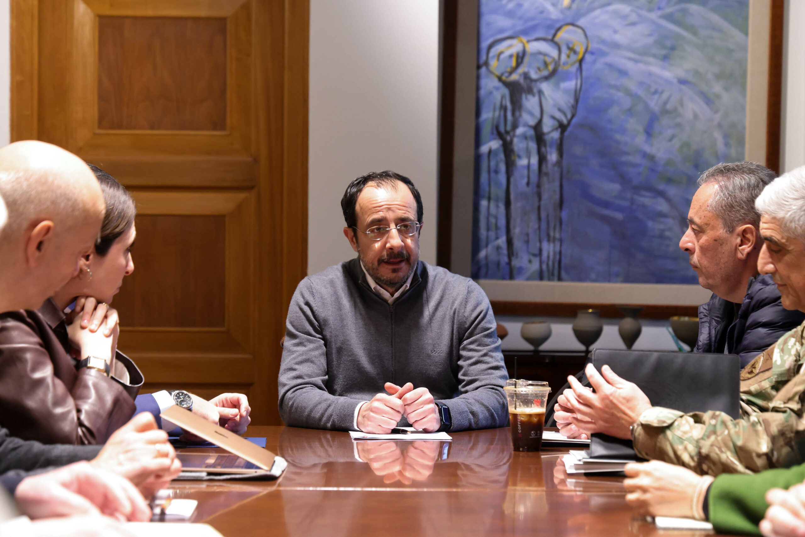 Στην κρίση χρειάζονται αποφάσεις και όχι βίντεο, εξυπνάδες και ολογράμματα