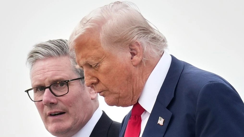 Οργή Στάρμερ για Τραμπ: Τι είπε για τη στάση του Αμερικανού Προέδρου απέναντι στο Ιράν – Η σύγκριση με τον Πούτιν