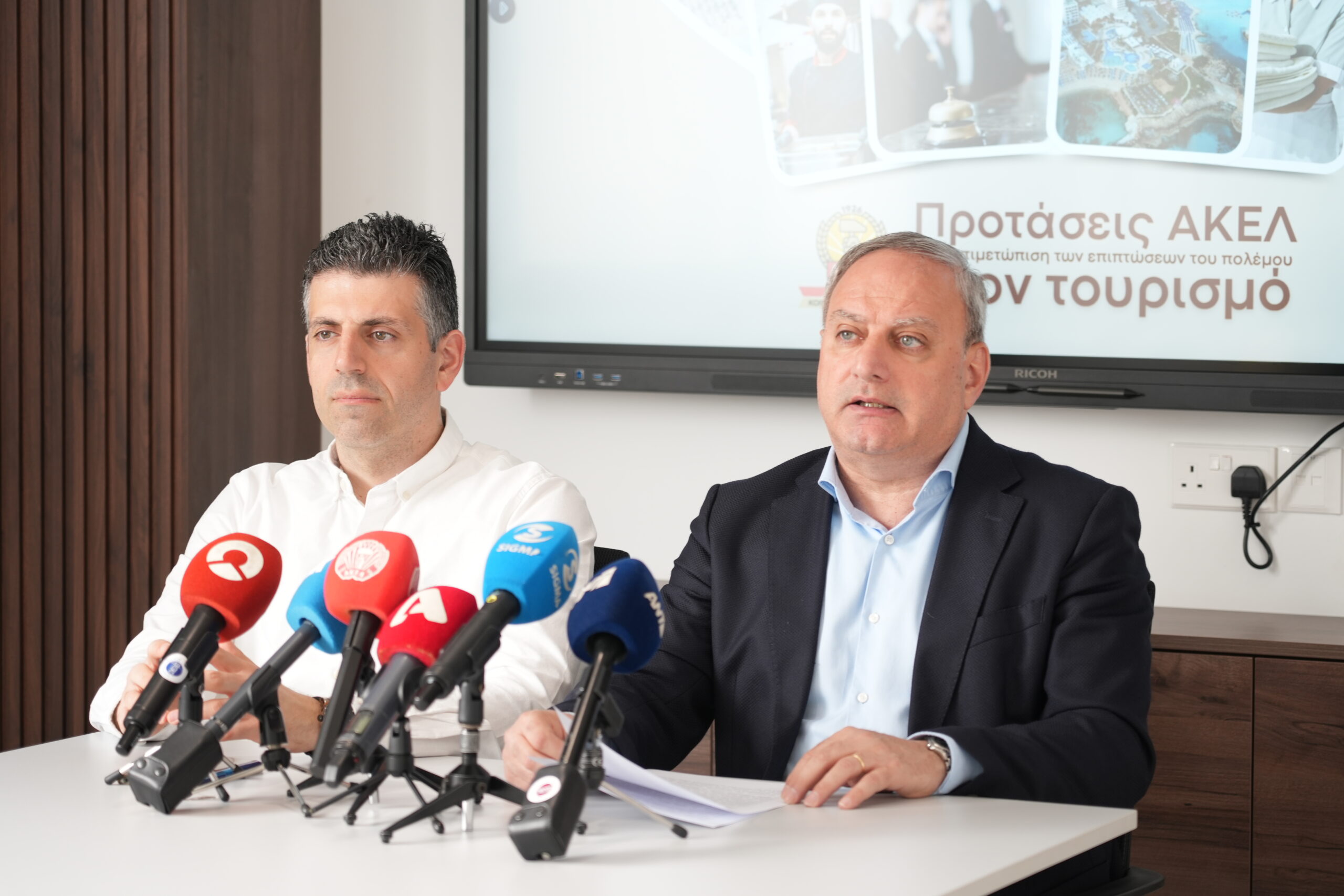 Έξι άξονες μέτρων για την κρίση στην τουριστική βιομηχανία παρουσίασε το ΑΚΕΛ