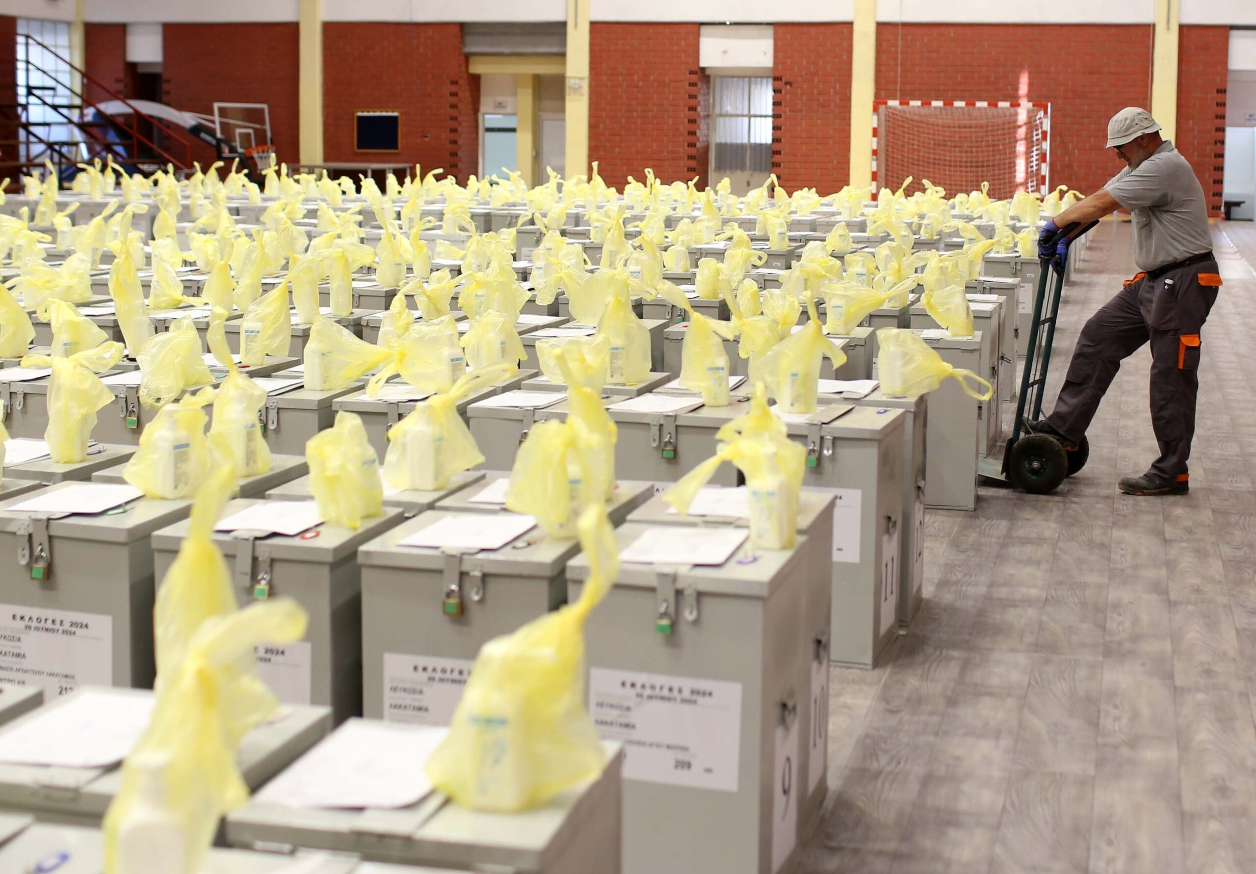 Ο «αξιακός χάρτης» του κυπριακού κομματικού συστήματος – Ταυτότητες, αντιφάσεις και κενά στην εικόνα των πολιτικών κομμάτων (πίνακες)