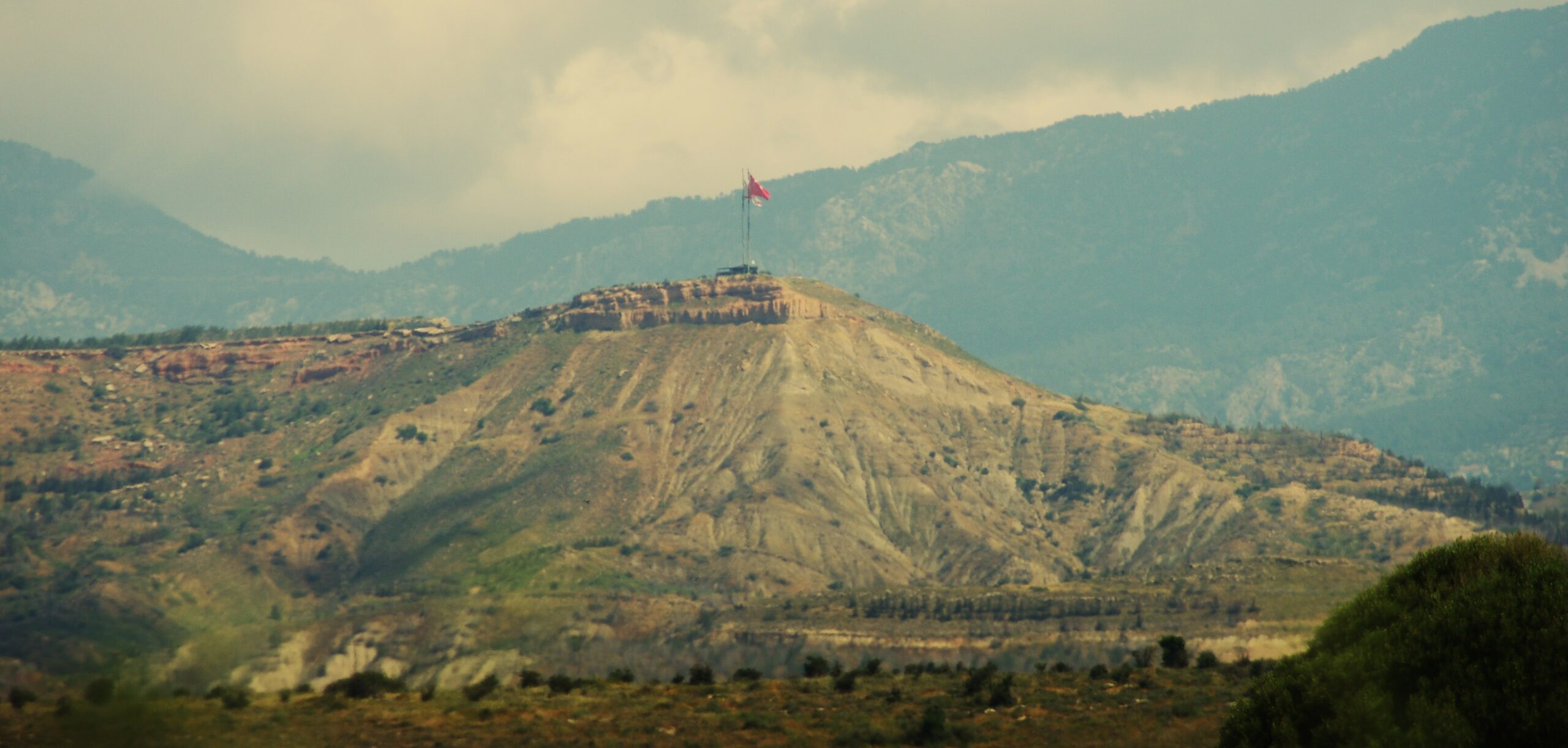 Οι δύο όψεις του ίδιου νομίσματος στην Κύπρο της κατοχής και της ΕΕ