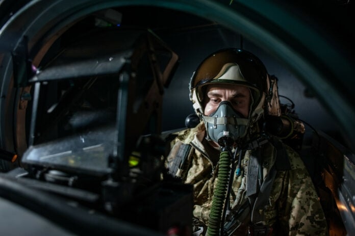 Αμερικανό πιλότος του F-15: Τι είναι η εκπαίδευση SERE που τον έσωσε μετά την κατάρριψη και την πτώση του στο Ιράν