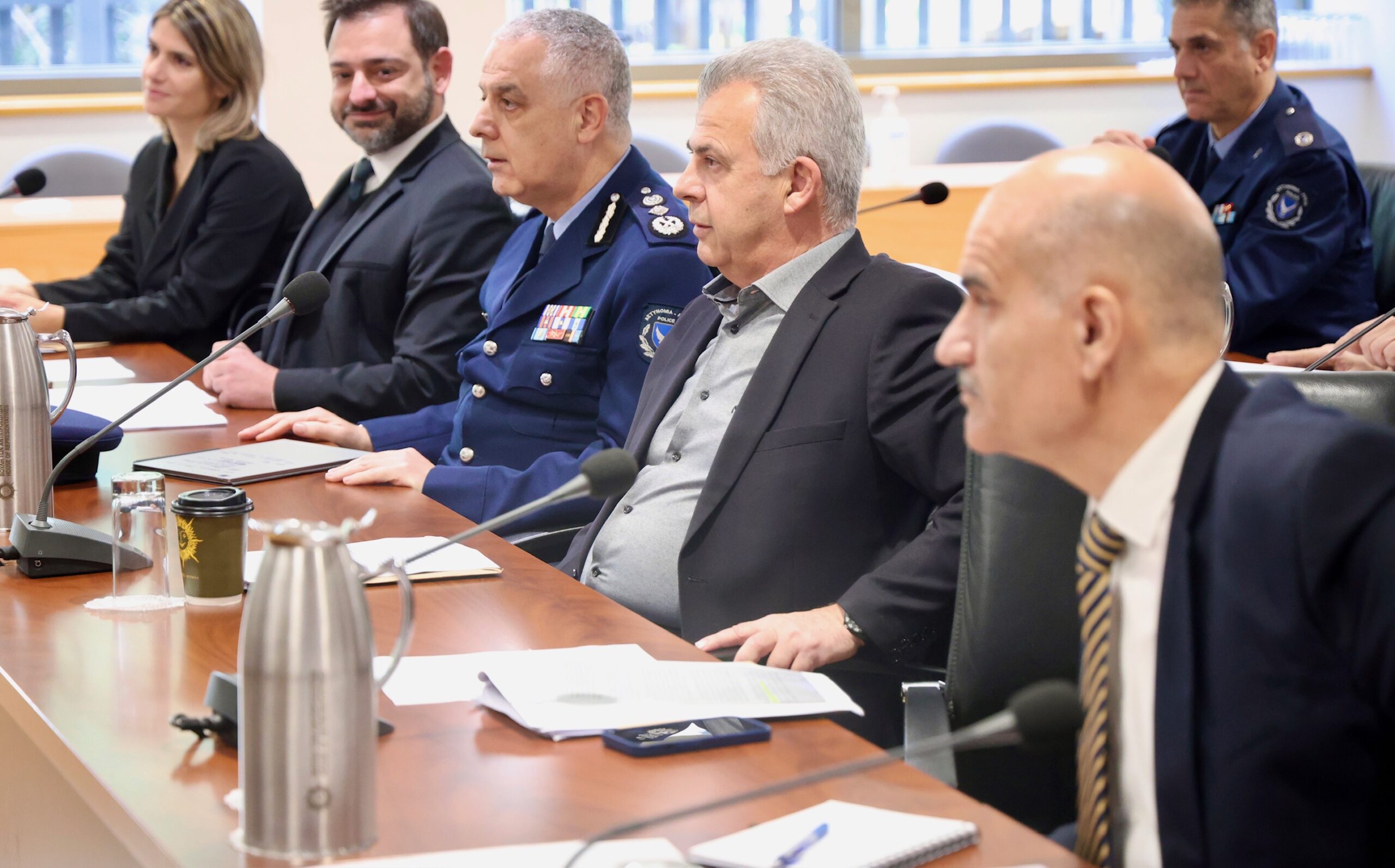 Πόσα πήρε αυτή η Σάντη σε βαλίτσες και ήθελε και δουλειά στο προεδρικό;