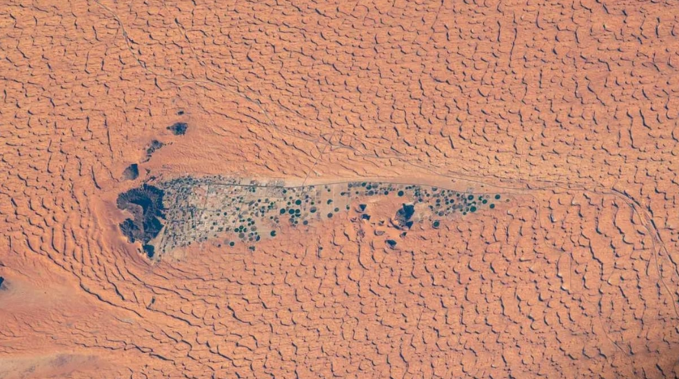 Το πράσινο θαύμα της ερήμου: Η συγκλονιστική φωτογραφία της NASA που τραβήχτηκε από ύψος 420 χλμ