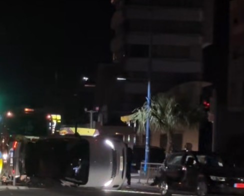 Λεμεσός:  Όχημα αναποδογυρίστηκε μετά από τροχαίο – Έσπευσε ομάδα διάσωσης για να βγάλει από το αυτοκίνητο ένα άτομο (βίντεο)