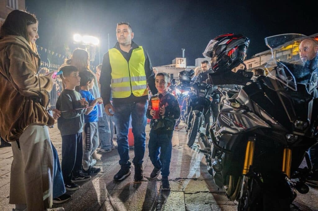 Μοτοσικλετιστές μεταφέρουν το Άγιο Φως στην επαρχία Αμμοχώστου – Σε ποιους ναούς θα πάνε