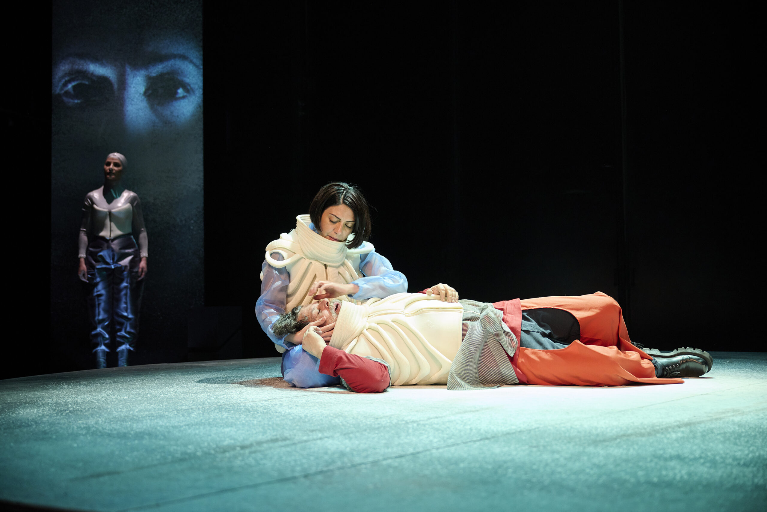 Η τέχνη ως αντίπαλο δέος στη δυστοπία της εξουσίας