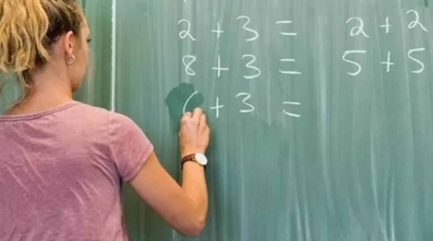 Εκπαιδευτικοί σε αναμμένα κάρβουνα: Οι δυο κρίσιμες αποφάσεις που κλειδώνουν τον Μάιο – Κατάργηση του καταλόγου το 2027 και οι εξετάσεις διορισίμων