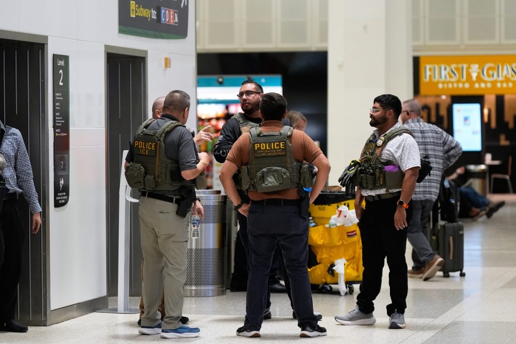 ΗΠΑ: Ο διευθυντής της αστυνομίας μετανάστευσης αποχωρεί από τη θέση του